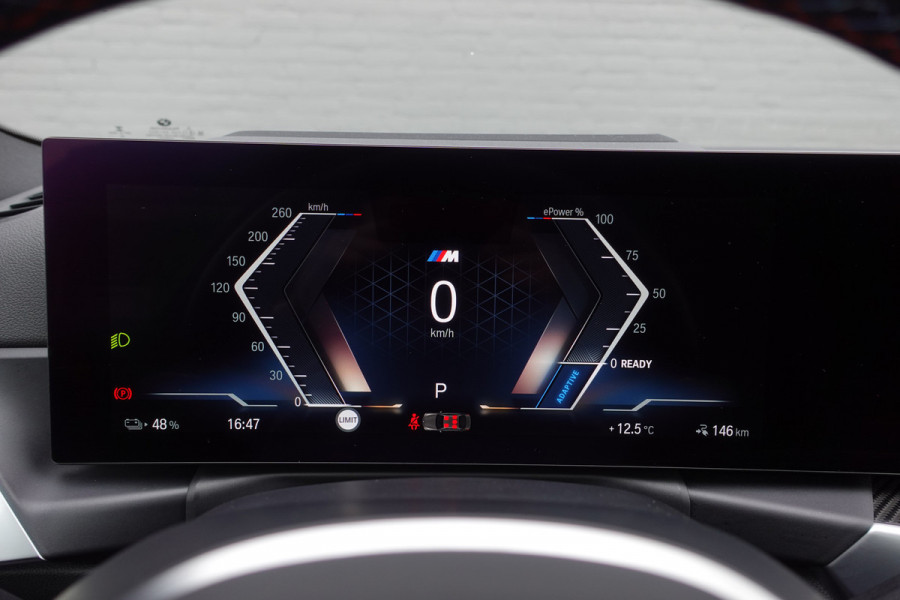 BMW i4 M50 High Executive 84 kWh | SCHUIF/ KANTEL- DAK | HARMAN KARDON AUDIO | TREKHAAK | VOL- OPTIES!