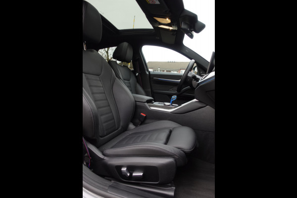 BMW i4 M50 High Executive 84 kWh | SCHUIF/ KANTEL- DAK | HARMAN KARDON AUDIO | TREKHAAK | VOL- OPTIES!