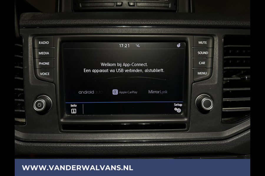 Volkswagen Crafter 2.0 TDI 140pk L3H3 L2H2 Euro6 Airco | 3000kg Trekhaak | Camera | Leder stuurwiel adaptieve cruisecontrol, stuurwielverwarming, chauffeursstoel, apple carplay, android auto