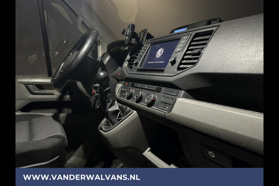 Volkswagen Crafter 2.0 TDI 140pk L3H3 L2H2 Euro6 Airco | 3000kg Trekhaak | Camera | Leder stuurwiel adaptieve cruisecontrol, stuurwielverwarming, chauffeursstoel, apple carplay, android auto