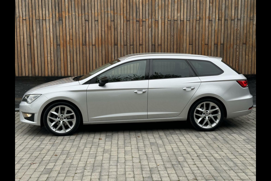 Seat León ST 1.4 EcoTSI FR H6 | Navigatie | CarPlay | Camera | DAB | Getint glas | LED | Parkeersensoren voor en achter | Seat Sound audio |