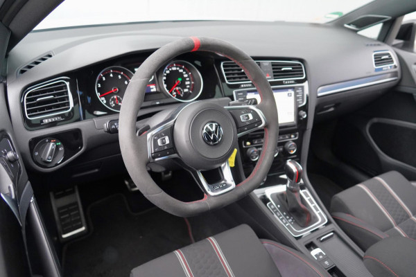 Volkswagen Golf 2.0 TSI GTI Clubsport / Schaalstoelen / 69dkm NAP / NL-Auto / Dynaudio / Camera / ACC