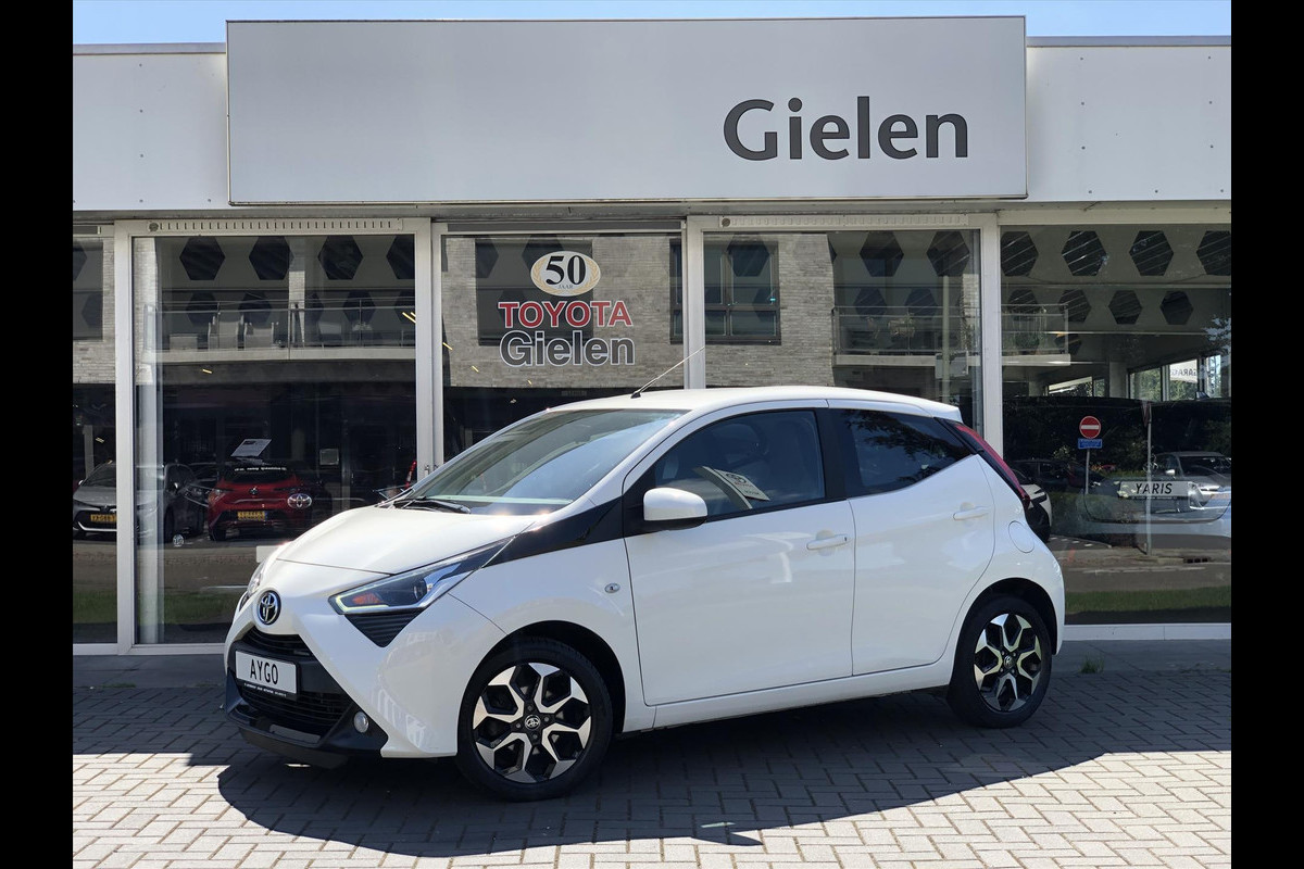 Toyota Aygo 1.0 VVT-i x-joy | Apple CarPlay/Android Auto, lichtmetalen velgen, Airconditioning, In hoogte verstelbare stoel, Parkeercamera