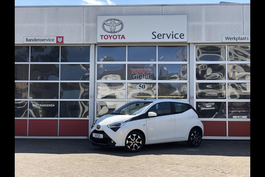 Toyota Aygo 1.0 VVT-i x-joy | Apple CarPlay/Android Auto, lichtmetalen velgen, Airconditioning, In hoogte verstelbare stoel, Parkeercamera