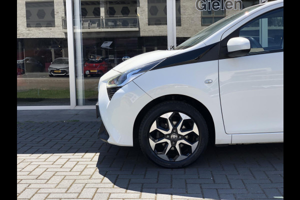 Toyota Aygo 1.0 VVT-i x-joy | Apple CarPlay/Android Auto, lichtmetalen velgen, Airconditioning, In hoogte verstelbare stoel, Parkeercamera