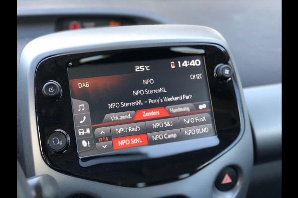 Toyota Aygo 1.0 VVT-i x-joy | Apple CarPlay/Android Auto, lichtmetalen velgen, Airconditioning, In hoogte verstelbare stoel, Parkeercamera