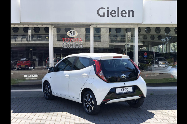 Toyota Aygo 1.0 VVT-i x-joy | Apple CarPlay/Android Auto, lichtmetalen velgen, Airconditioning, In hoogte verstelbare stoel, Parkeercamera