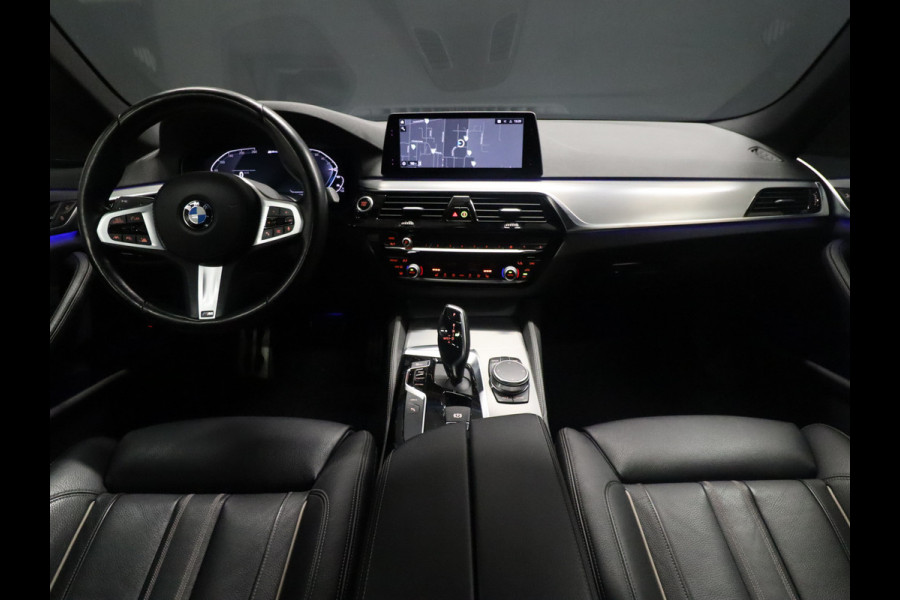 BMW 5 Serie 530e iPerformance eDrive M Pakket [SCHUIFKANTELDAK, DIGITAL DASH, CAMERA, ELEC STOELEN, APPLE CARPLAY, VOL LEDER, HEAD UP,  ADAPTIVE CRUISE, STOELVERWARMING, NIEUWSTAAT]