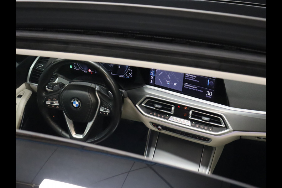 BMW X5 xDrive45e High Executive [SCHUIFKANTELDAK, 360 CAMERA, ELEC. STOELEN, DIGITAL DASH, STOELVERWARMING, ADAPTIVE CRUISE, APPLE CARPLAY, FLIPPERS, HEAD UP, VOL LEDER, NIEUWSTAAT]