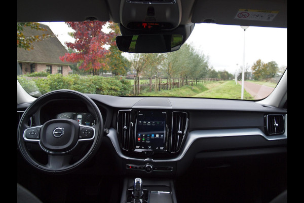 Volvo XC60 2.0 T8 Twin Engine AWD Momentum | Panormadak | Trekhaak | 360 Camera | Apple Carplay | Cruise Control |