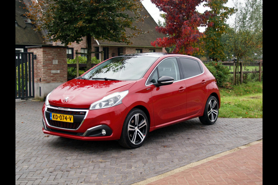 Peugeot 208 1.2 PureTech GT-line | Camera | Apple Carplay | Cruise Control | Glazen dak |