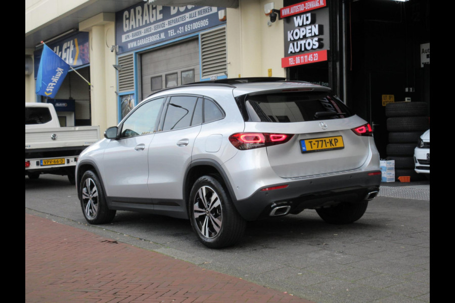 Mercedes-Benz GLA 180 Camera Pano Sfeerverlichting