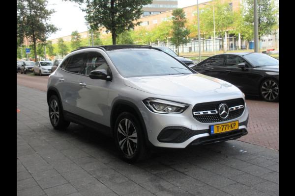 Mercedes-Benz GLA 180 Camera Pano Sfeerverlichting