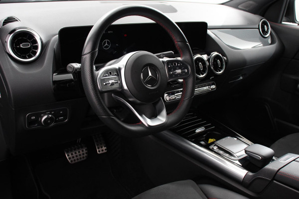 Mercedes-Benz GLA 200 AMG Line Automaat | Navigatie | Climate Control | Camera | Electrisch bedienbare achterklep | Dab | Led