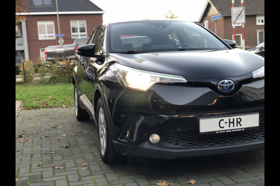 Toyota C-HR 1.8 Hybrid Dynamic | Trekhaak, Navigatie, Parkeercamera, Adaptive cruise control, Licht + Regensensor