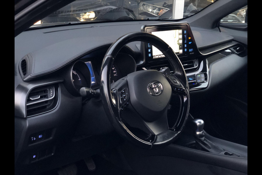 Toyota C-HR 1.8 Hybrid Dynamic | Trekhaak, Navigatie, Parkeercamera, Adaptive cruise control, Licht + Regensensor