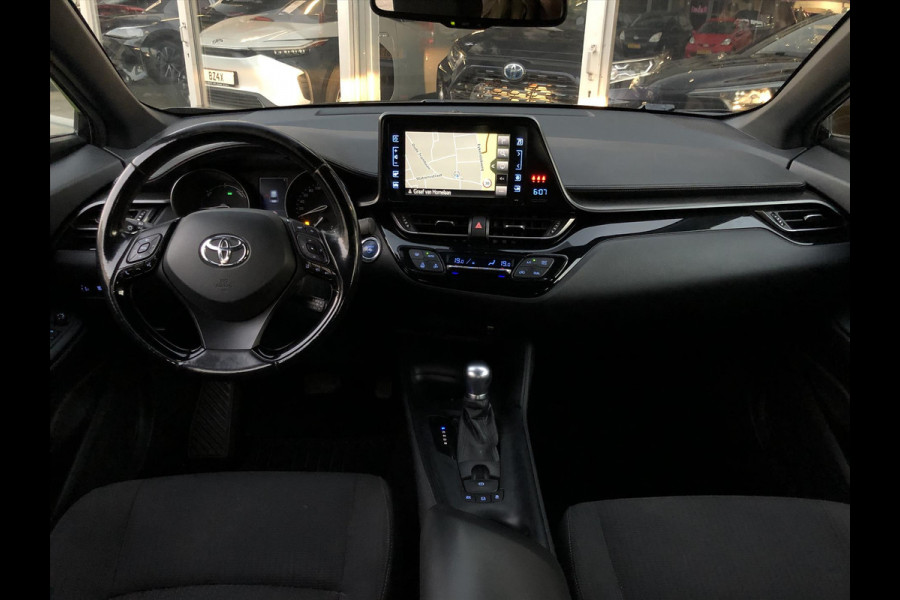 Toyota C-HR 1.8 Hybrid Dynamic | Trekhaak, Navigatie, Parkeercamera, Adaptive cruise control, Licht + Regensensor