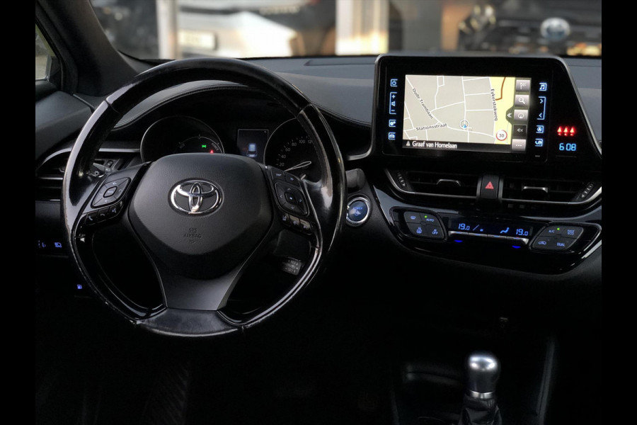 Toyota C-HR 1.8 Hybrid Dynamic | Trekhaak, Navigatie, Parkeercamera, Adaptive cruise control, Licht + Regensensor