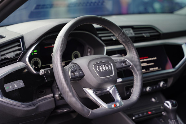 Audi Q3 Sportback 45 TFSI e S Edition Panoramadak Virtual Cockpit