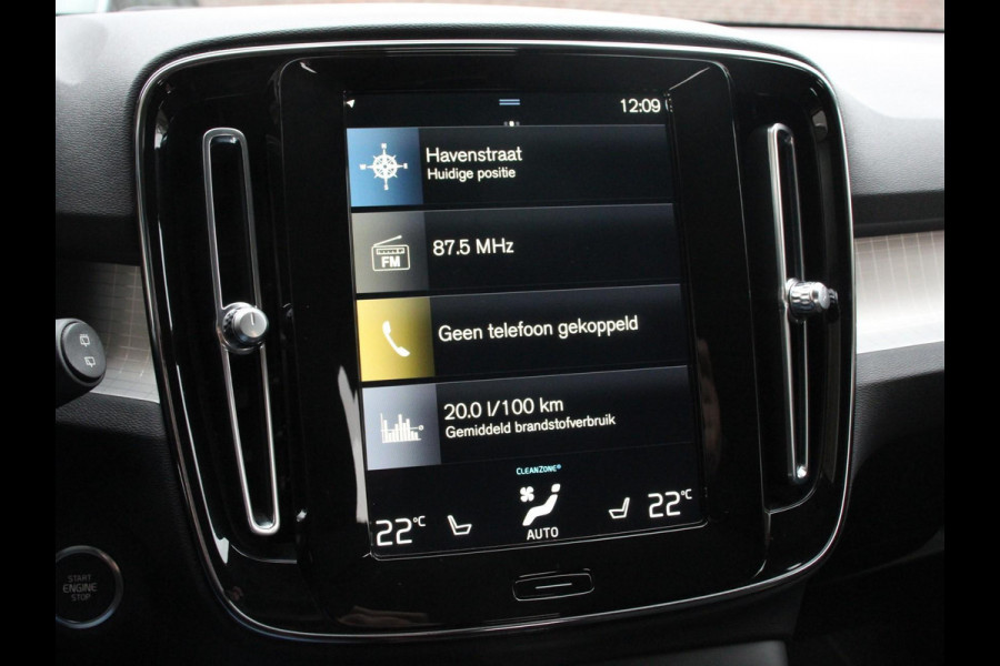 Volvo XC40 1.5 T4 PHEV Recharge R-Design Expression | Navigatie | Apple CarPlay / Android Auto | Stoel Verwarming | DAB | Keyless | Parkeersensoren | Adaptieve Cruise Conrol | Climate Control |