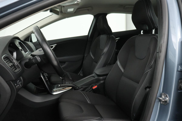 Volvo V40 T2 Momentum | Stoelverwarming | Full LED | Navigatie | PDC | Voorruitverwarming | Bluetooth | Half leder | Climate control