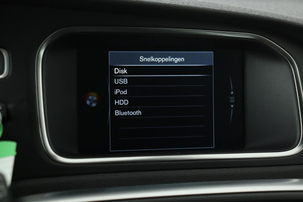 Volvo V40 T2 Momentum | Stoelverwarming | Full LED | Navigatie | PDC | Voorruitverwarming | Bluetooth | Half leder | Climate control