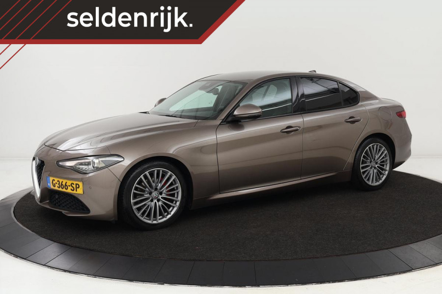 Alfa Romeo Giulia 2.2 Super | Xenon | Stoel & Stuurverwarming | Camera | Memory | Keyless | PDC | Half leder | Bluetooth