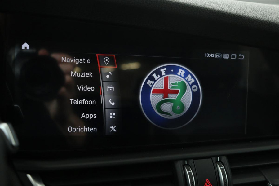 Alfa Romeo Giulia 2.2 Super | Xenon | Stoel & Stuurverwarming | Camera | Memory | Keyless | PDC | Half leder | Bluetooth