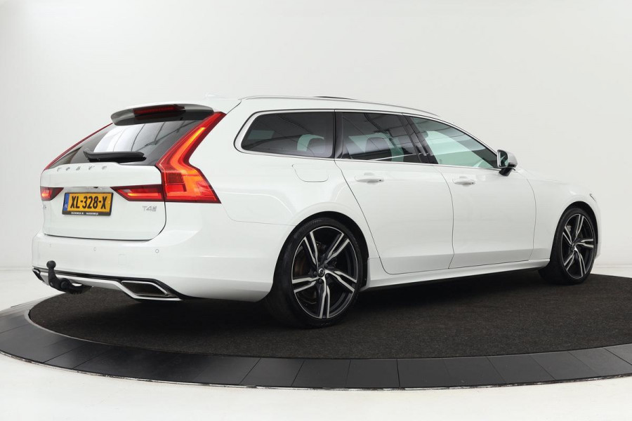 Volvo V90 T4 Sport | Panoramadak | Trekhaak | Head-up | Camera | Nappaleder | Carplay | Stoelverwarming | Adaptive Cruise