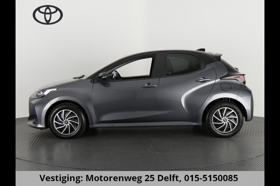 Toyota Yaris 1.5 HYBRID BI-TONE AUTOMAAT NAVIGATIE *GARANTIE TOT 7-2032* Camera.  Bluetooth. All Season banden