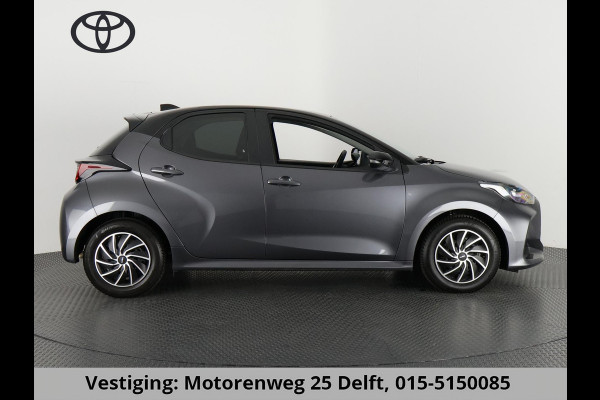 Toyota Yaris 1.5 HYBRID BI-TONE AUTOMAAT NAVIGATIE *GARANTIE TOT 7-2032* Camera.  Bluetooth. All Season banden