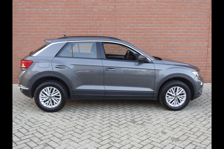 Volkswagen T-Roc 1.5 TSI Style | Navigatie | Apple Carplay/Android Auto | Electrisch bedienbare achterklep | Dab | Cruise Control |