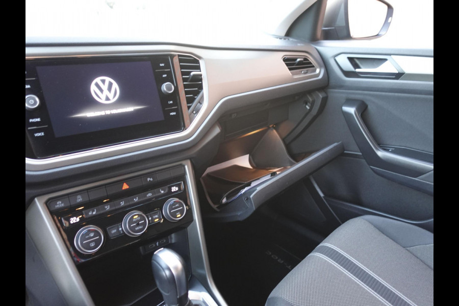 Volkswagen T-Roc 1.5 TSI Style | Navigatie | Apple Carplay/Android Auto | Electrisch bedienbare achterklep | Dab | Cruise Control |