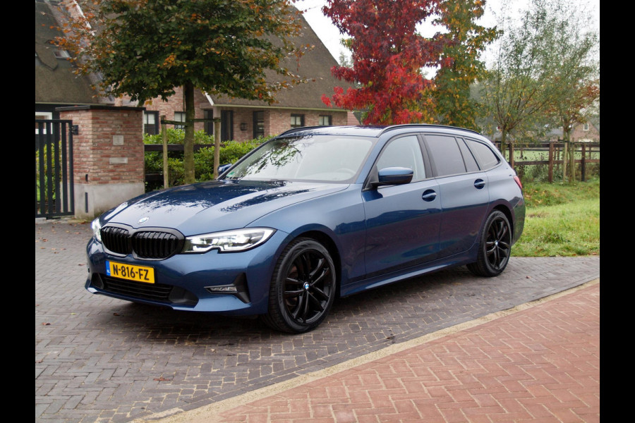 BMW 3 Serie Touring 318i Business Edition | 18 Inch | Camera | Apple Carplay | NL-Auto |