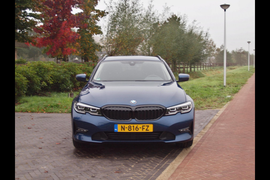 BMW 3 Serie Touring 318i Business Edition | 18 Inch | Camera | Apple Carplay | NL-Auto |