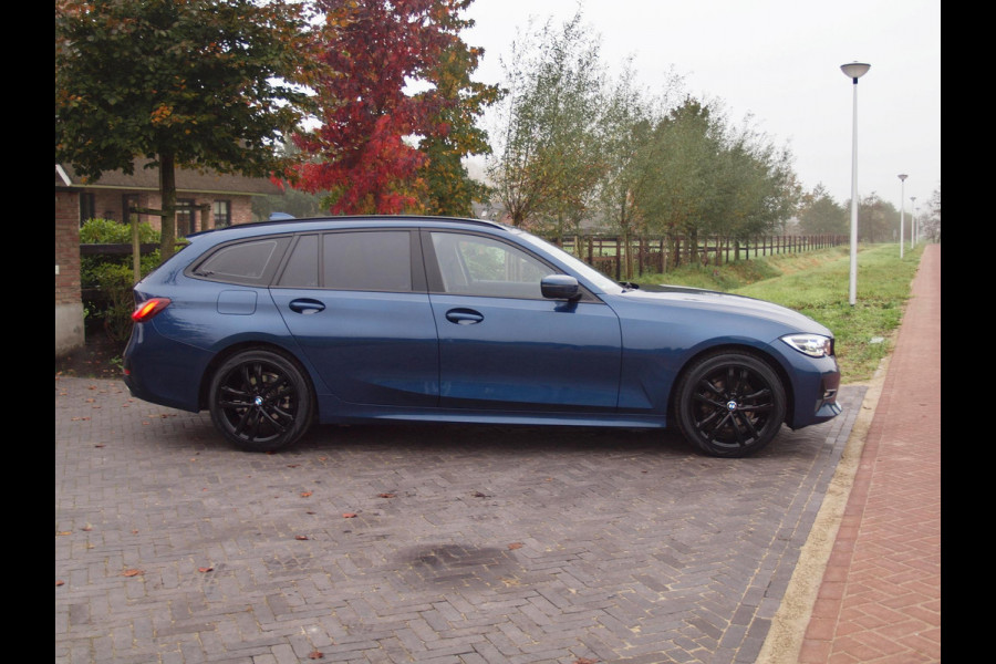 BMW 3 Serie Touring 318i Business Edition | 18 Inch | Camera | Apple Carplay | NL-Auto |