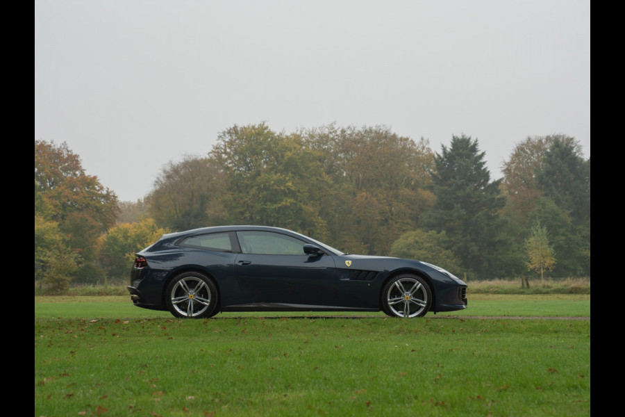 Ferrari GTC4 6.3 V12 Lusso | Atelier Car | Full spec! | Blu Ahrabian | Pano-dak | Lift | 360 cam | CarPlay