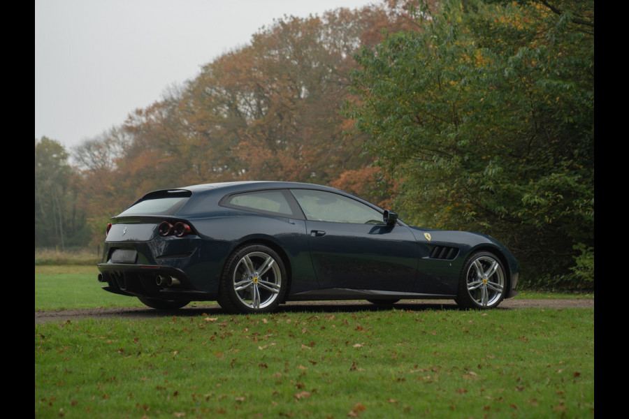 Ferrari GTC4 6.3 V12 Lusso | Atelier Car | Full spec! | Blu Ahrabian | Pano-dak | Lift | 360 cam | CarPlay