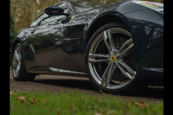 Ferrari GTC4 6.3 V12 Lusso | Atelier Car | Full spec! | Blu Ahrabian | Pano-dak | Lift | 360 cam | CarPlay