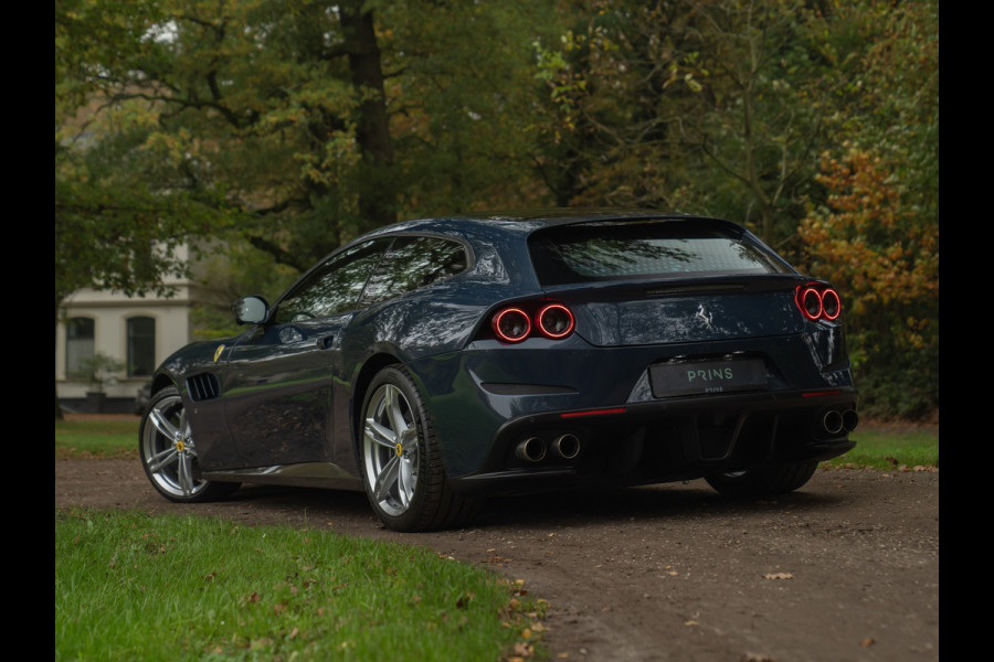 Ferrari GTC4 6.3 V12 Lusso | Atelier Car | Full spec! | Blu Ahrabian | Pano-dak | Lift | 360 cam | CarPlay