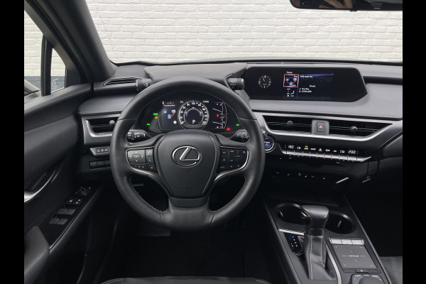 Lexus UX 250h First Edition | CarPlay | Camera | LED | ACC | DAB+ | 17 inch