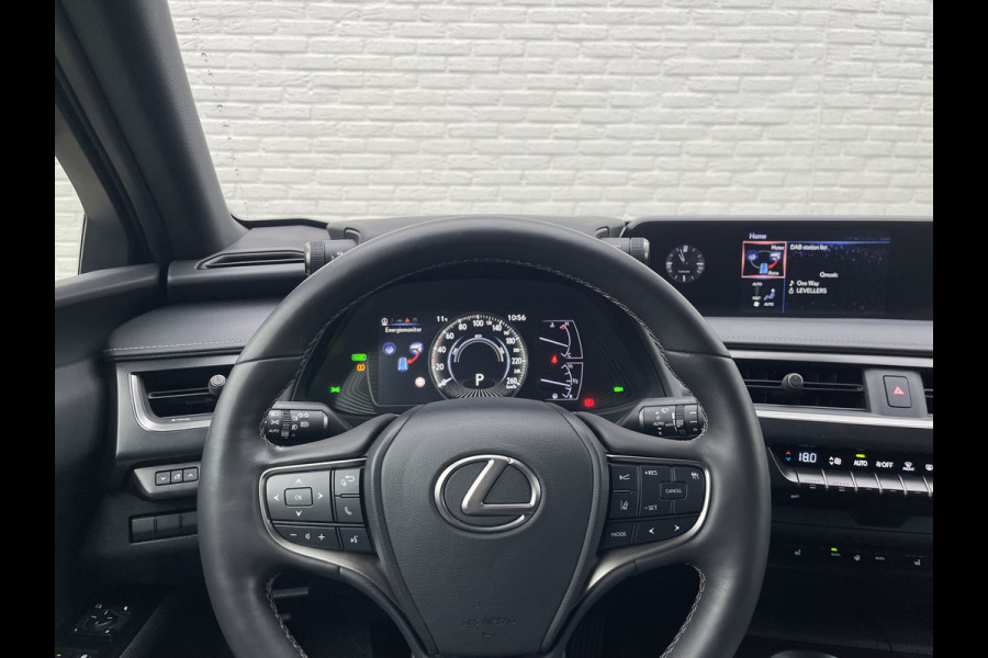 Lexus UX 250h First Edition | CarPlay | Camera | LED | ACC | DAB+ | 17 inch