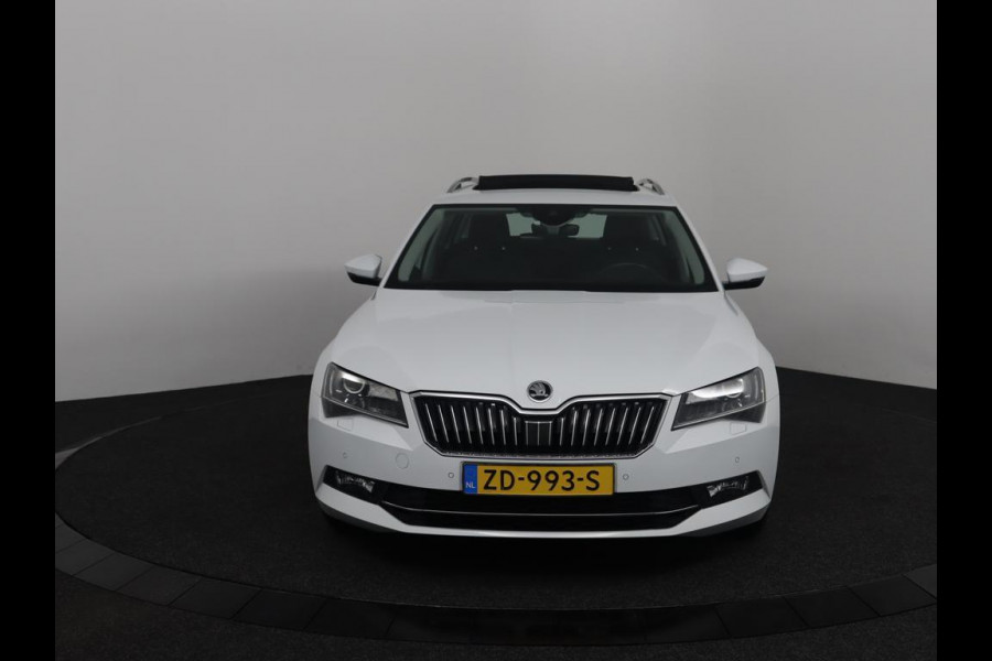 Škoda Superb Combi 2.0 TDI Ambition Business*PANO*CLIMA*LED*TREKHAAK NAVI*NAP*LUXE-UITVOERING*ORIGINEEL NL