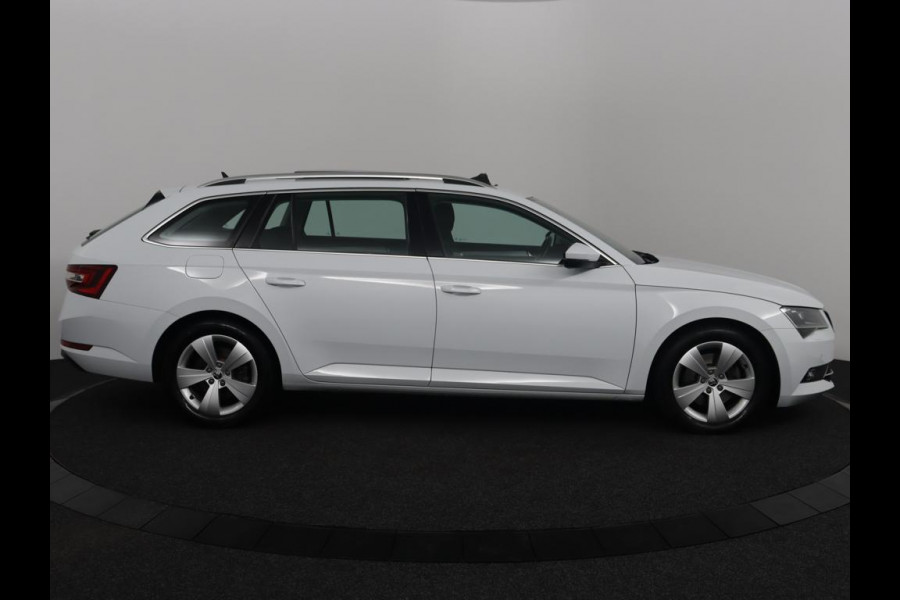 Škoda Superb Combi 2.0 TDI Ambition Business*PANO*CLIMA*LED*TREKHAAK NAVI*NAP*LUXE-UITVOERING*ORIGINEEL NL