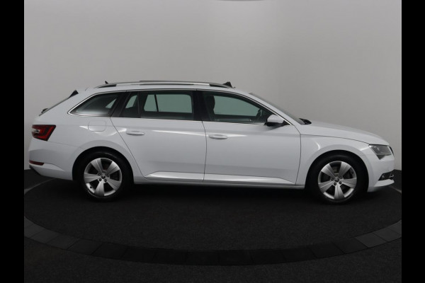 Škoda Superb Combi 2.0 TDI Ambition Business*PANO*CLIMA*LED*TREKHAAK NAVI*NAP*LUXE-UITVOERING*ORIGINEEL NL