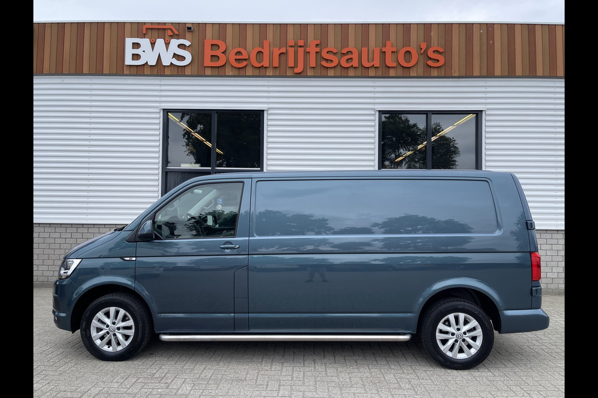 Volkswagen Transporter 2.0 TDI 150pk DSG automaat L2H1 Highline / vaste prijs rijklaar € 20.950 ex btw / lease vanaf € 410 / airco / cruise / navi / camera / trekhaak 2500 kg / pdc voor en achter !