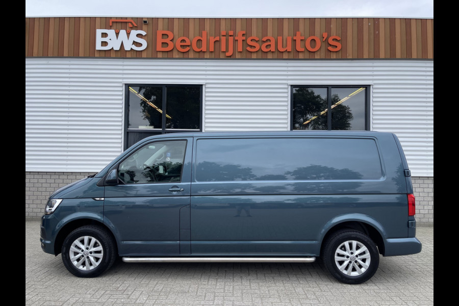 Volkswagen Transporter 2.0 TDI 150pk DSG automaat L2H1 Highline / vaste prijs rijklaar € 22.950 ex btw / lease vanaf € 410 / airco / cruise / navi / camera / trekhaak 2500 kg / pdc voor en achter !