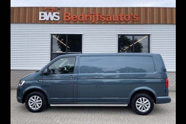 Volkswagen Transporter 2.0 TDI 150pk DSG automaat L2H1 Highline / vaste prijs rijklaar € 22.950 ex btw / lease vanaf € 410 / airco / cruise / navi / camera / trekhaak 2500 kg / pdc voor en achter !