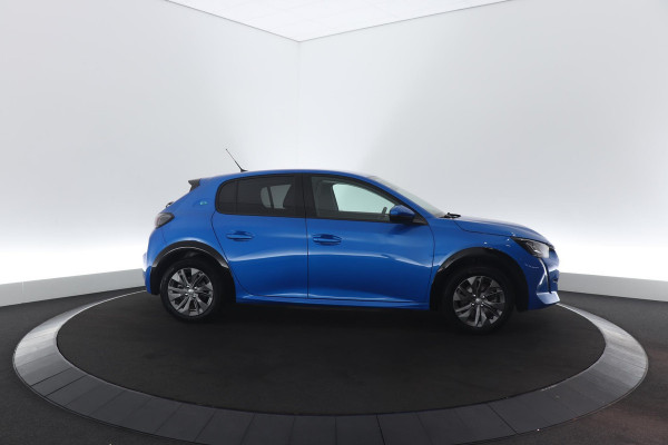 Peugeot e-208 EV Blue Lease Allure 50 kWh | 3-Fase | €2.000 Subsidie | Camera | Navigatie | Parkeersensoren | Apple Carplay