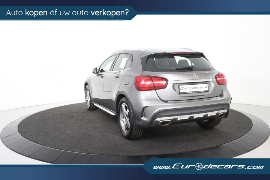 Mercedes-Benz GLA 180 AMG-Line *Navigatie*Leer*Camera*LED*